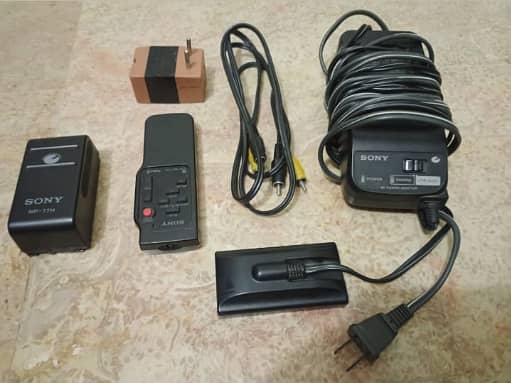 sony rare and vintage handycam video 8 camera with all its accessories 5
