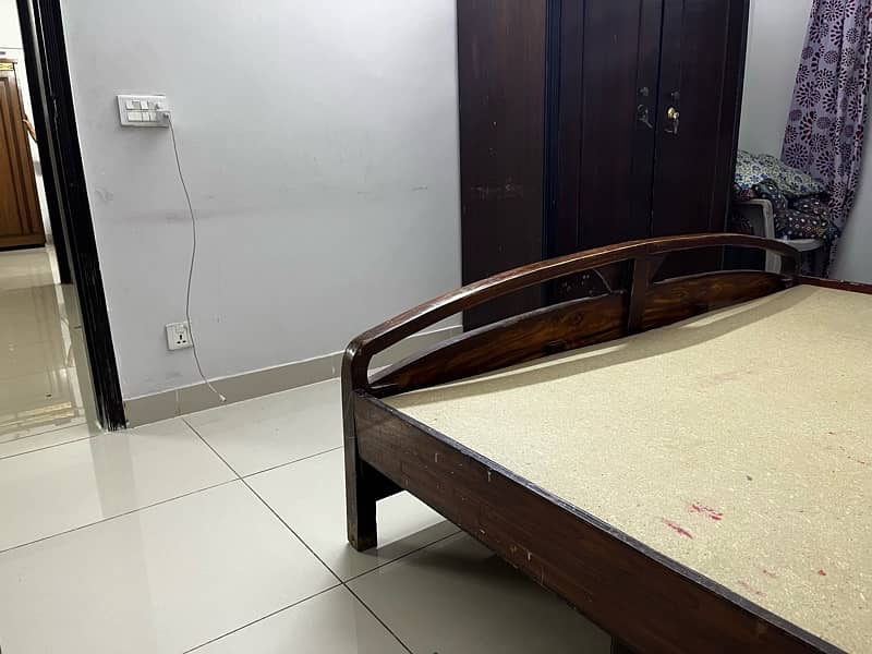 LASANI WOODEN BED 4