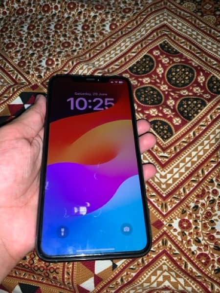 Iphone 11 pro max 512gb non pta waterpack 10/10 83 B. H 9