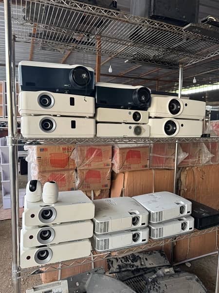 Projector available in good condition 1