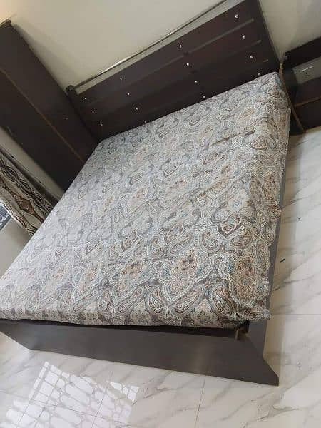 King size bed available for sale 1