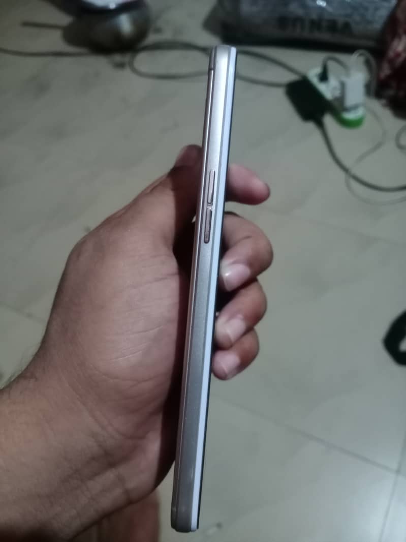 Oppo F1s 2