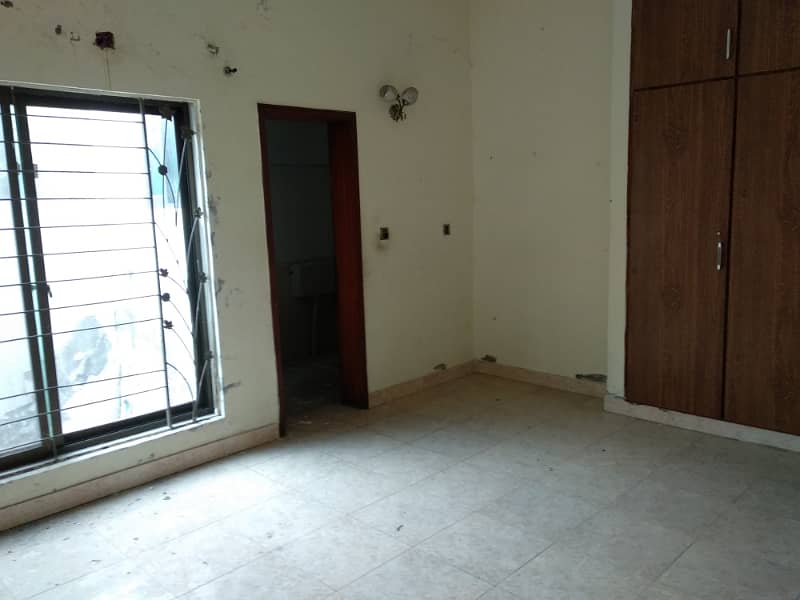 1ST FLOOR OF 8 MARLA WITH 2 BED OPTIONS AVAIABLE IN C BLOCK 9