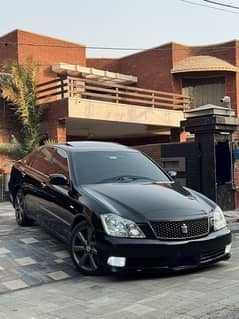 Toyota Crown 2004 with sunroof