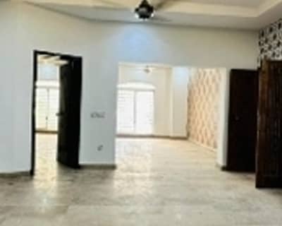 10 Marla flat for sale in paragon City 9