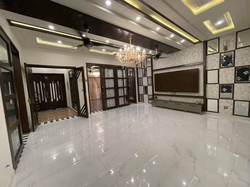 One Kanal House For Rent 5