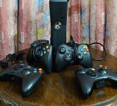 XBOX 360 S 250GB WITH 4 CONTROLLERS