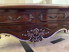 Tv console for sale, antique style deco, scratchless