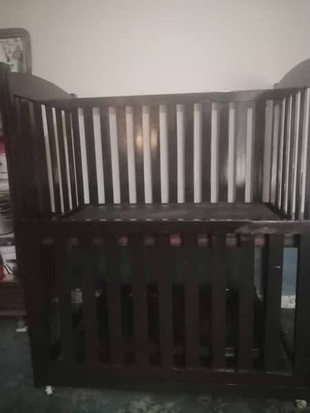 wooden baby cot 0