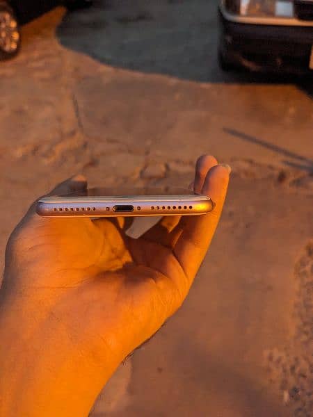 iphone 7 plus 32 gb official pta approved in good condition. . 3