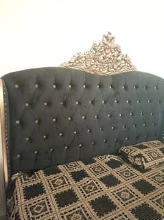 king size bed with dressing table and side table 0