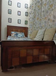 Single bed with 9 frames