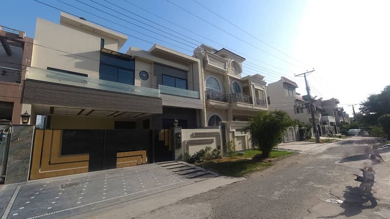 10 MARLA SPANISH HOUSE FOR SALE IN PRESS CLUB HOUSING SCHEME 30