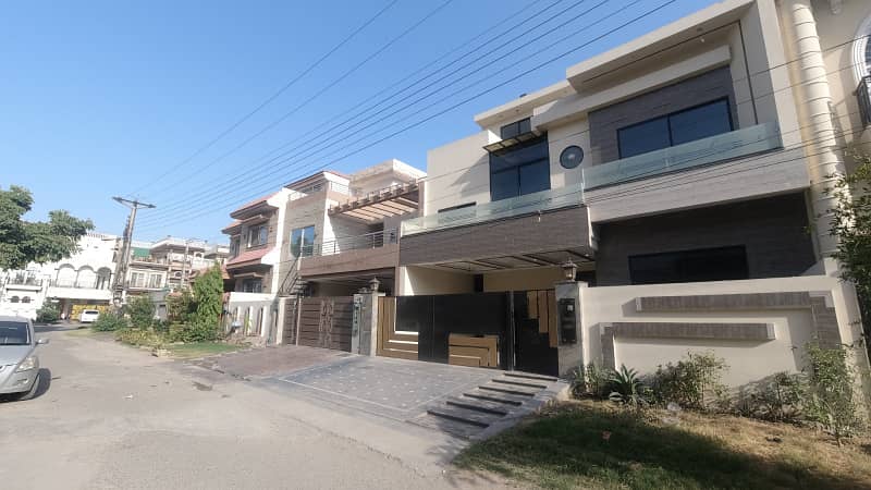 10 MARLA SPANISH HOUSE FOR SALE IN PRESS CLUB HOUSING SCHEME 31