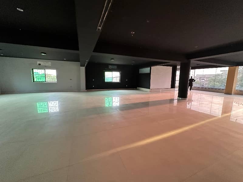 1 kanal floor available for rent 9