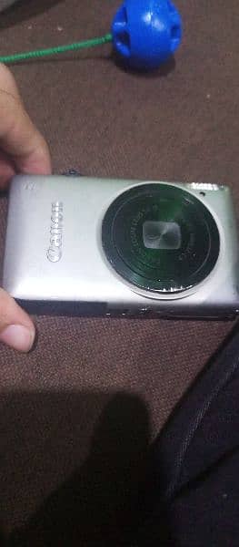 canon digital camera with flash 2