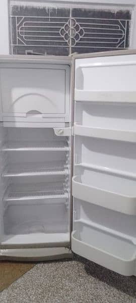 Dawlance Refrigerator used like new 4