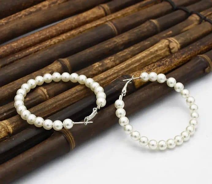 Pearl earrings for the women's 4