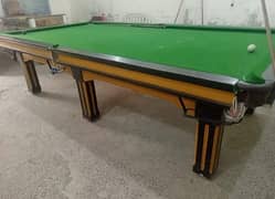 5*10 Snooker table with lighting shed + boll set