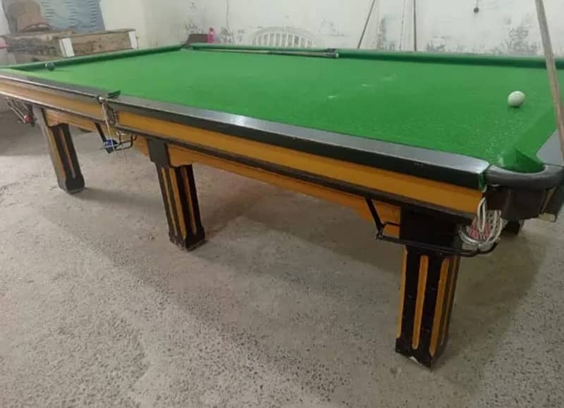 5*10 Snooker table with lighting shed + boll set 0