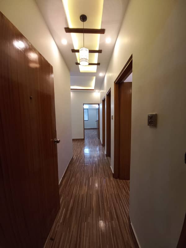 three bed dd1st floor well maintained west open leased apartment for sale in johar 7