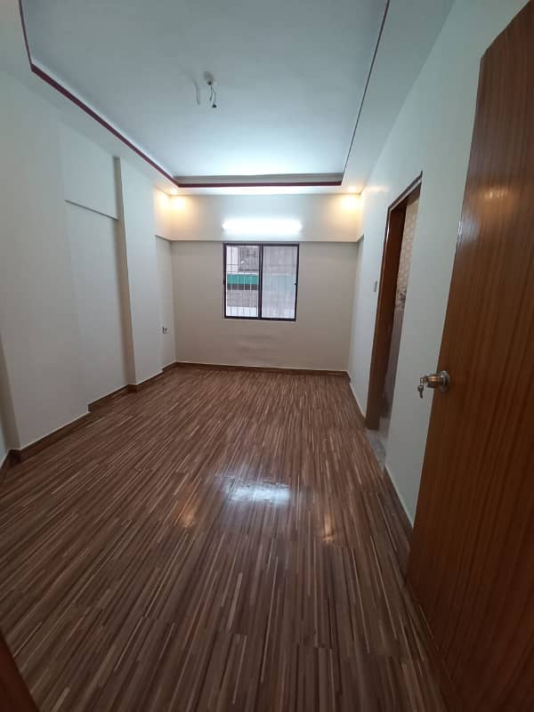 three bed dd1st floor well maintained west open leased apartment for sale in johar 8