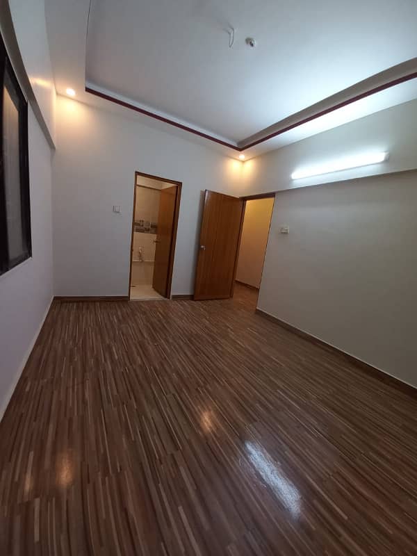 three bed dd1st floor well maintained west open leased apartment for sale in johar 13