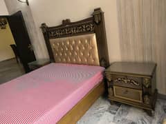 Queen size bed for urgent sale 0