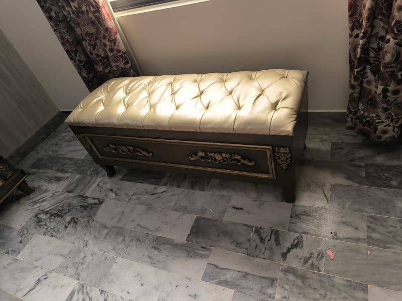 Queen size bed for urgent sale 2