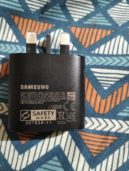 selling my Samsung original adapter and cable 1