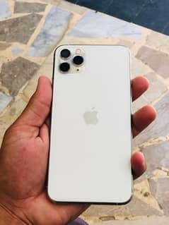 selling Iphone 11 pro max (approved )