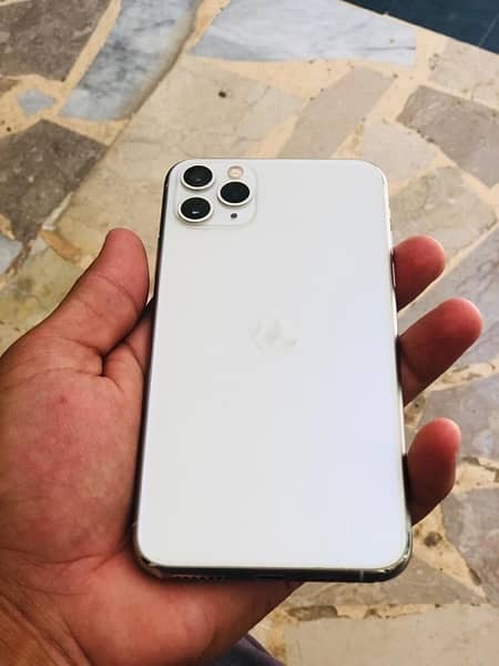 selling Iphone 11 pro max (approved ) 1