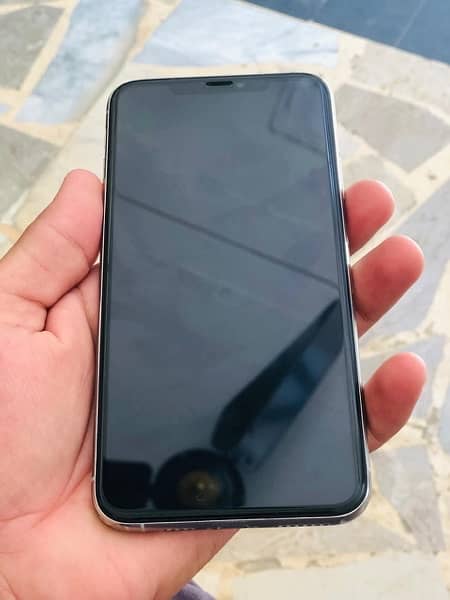 selling Iphone 11 pro max (approved ) 2