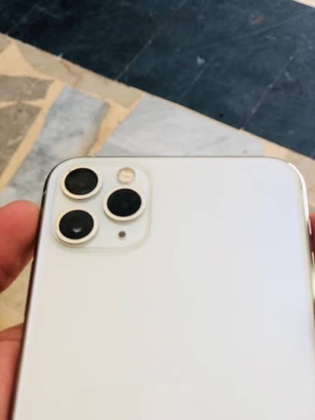 selling Iphone 11 pro max (approved ) 10