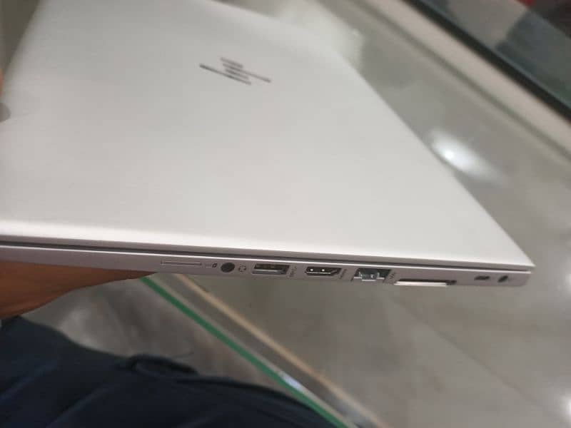 hp elitebook 830 g5, i5 8th generation with touchscreen 3