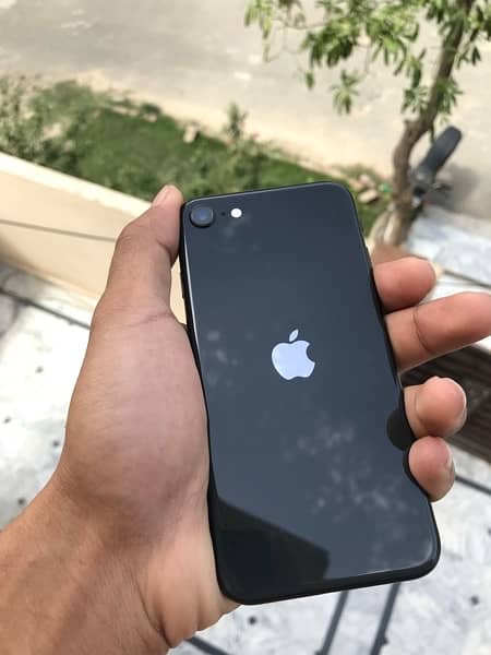 iPhone SE 2022 (2nd generation) 2