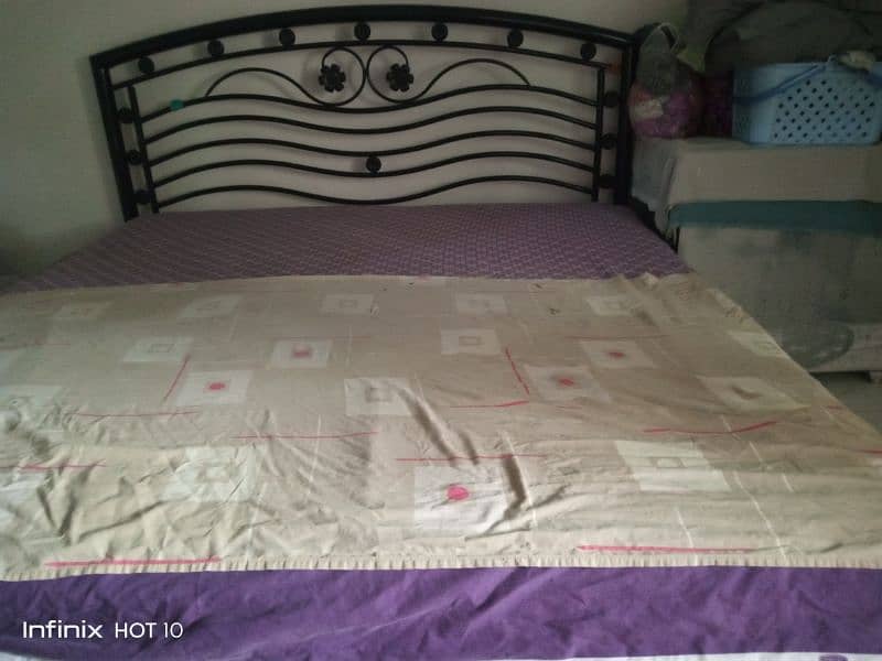Black iron bed set with spring maters 4