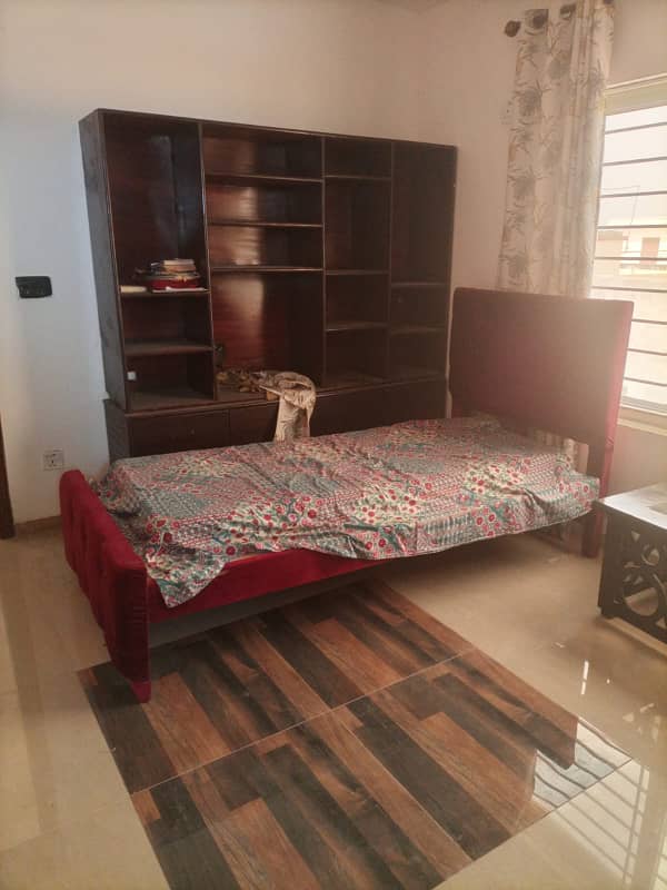 VIP furnish room available in G13 for single job holder lady 1