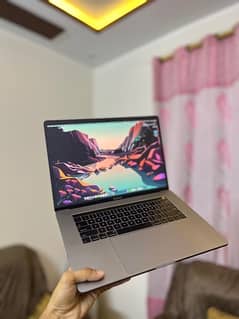 Macbook pro 2017 15’inch