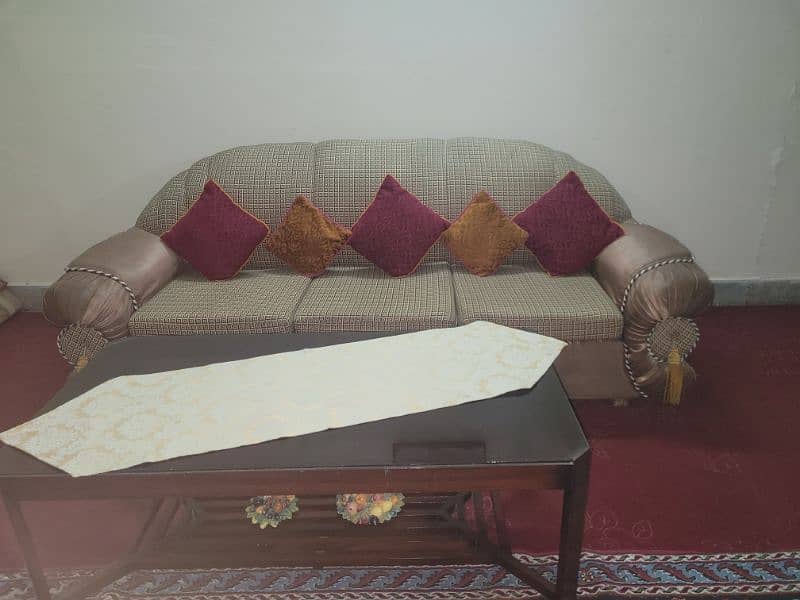 sofa set in new condition 0