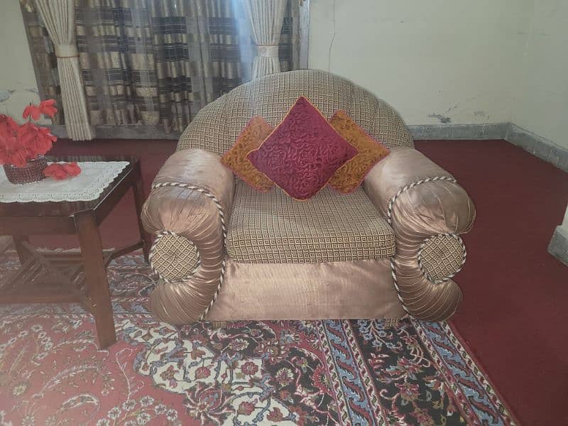 sofa set in new condition 1