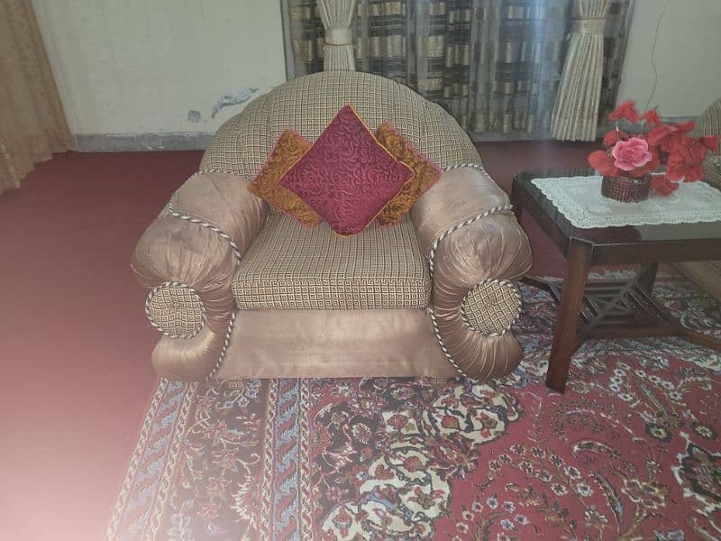 sofa set in new condition 7