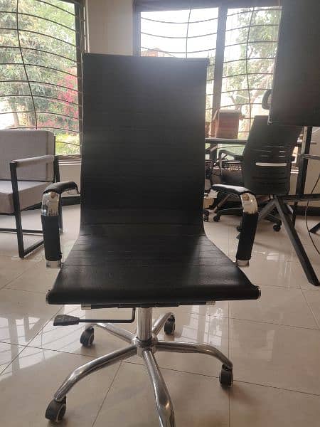 Office chairs and laptops for sale 3