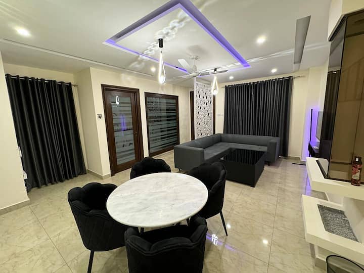 1 Bedroom Luxury Apartment is Available for Rent in Bahria 4