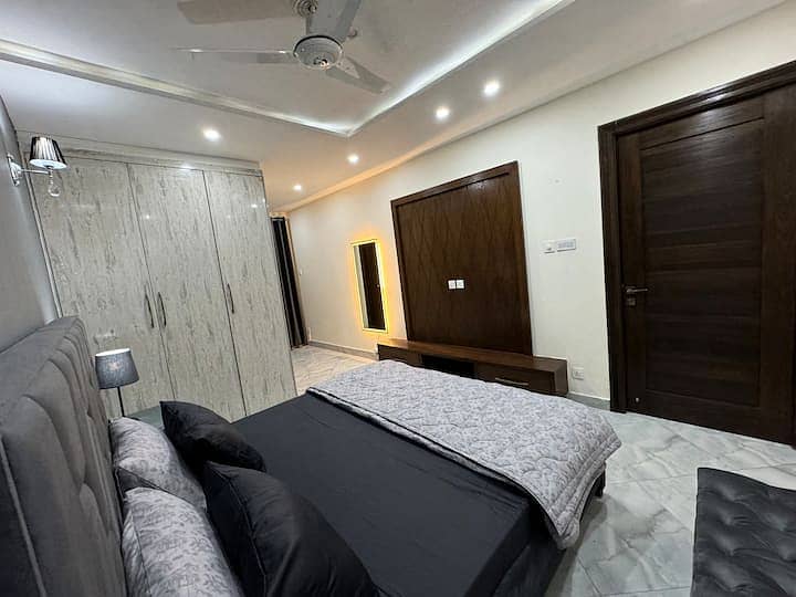 1 Bedroom Luxury Apartment is Available for Rent in Bahria 5