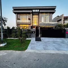 One kanal Brand New House Availaable For Rent