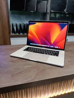 Macbook Pro 2017 Touch Bar 15.4 Inches 16-512