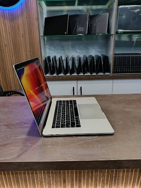 Macbook Pro 2017 Touch Bar 15.4 Inches 16-512 4