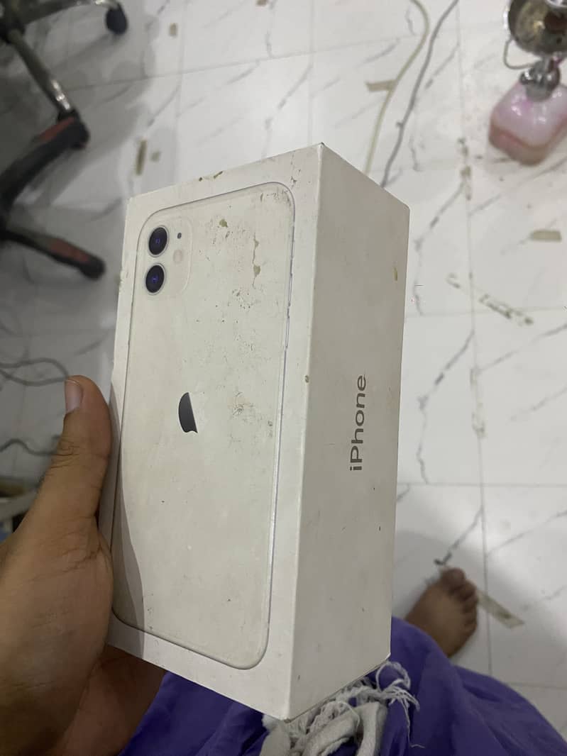 Iphone 11, 128 GB factory unlock with Box 8