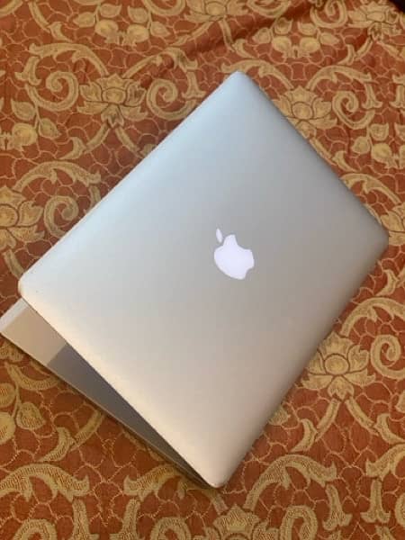 Apple Macbook Air 13inch 1